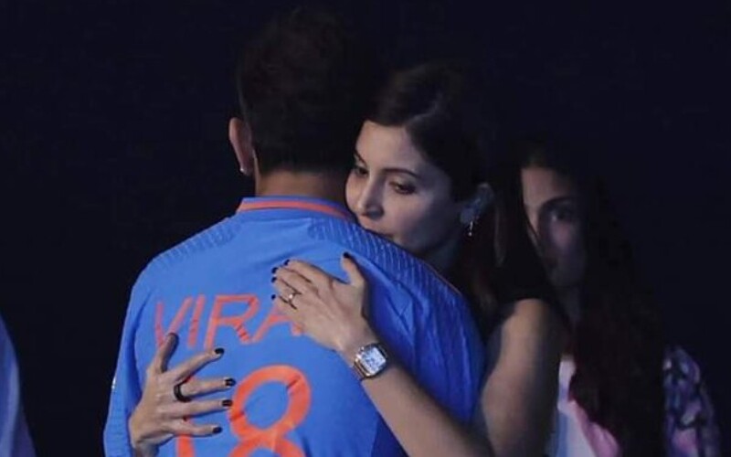 Virat Kohli Leaves for London to Spend Time With Anushka , Akaay, Vamika, After T20 World Cup Win